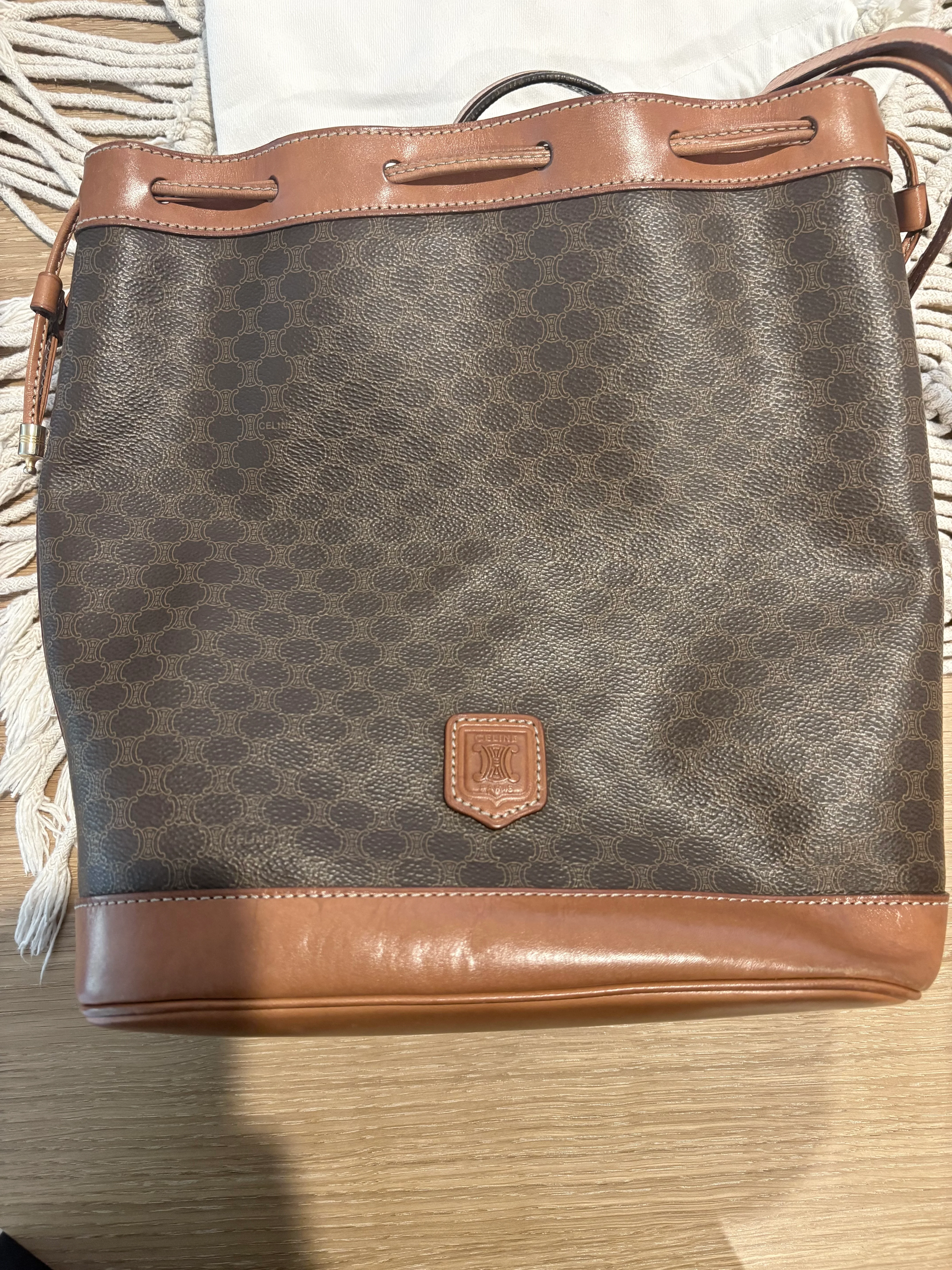Celine - cons