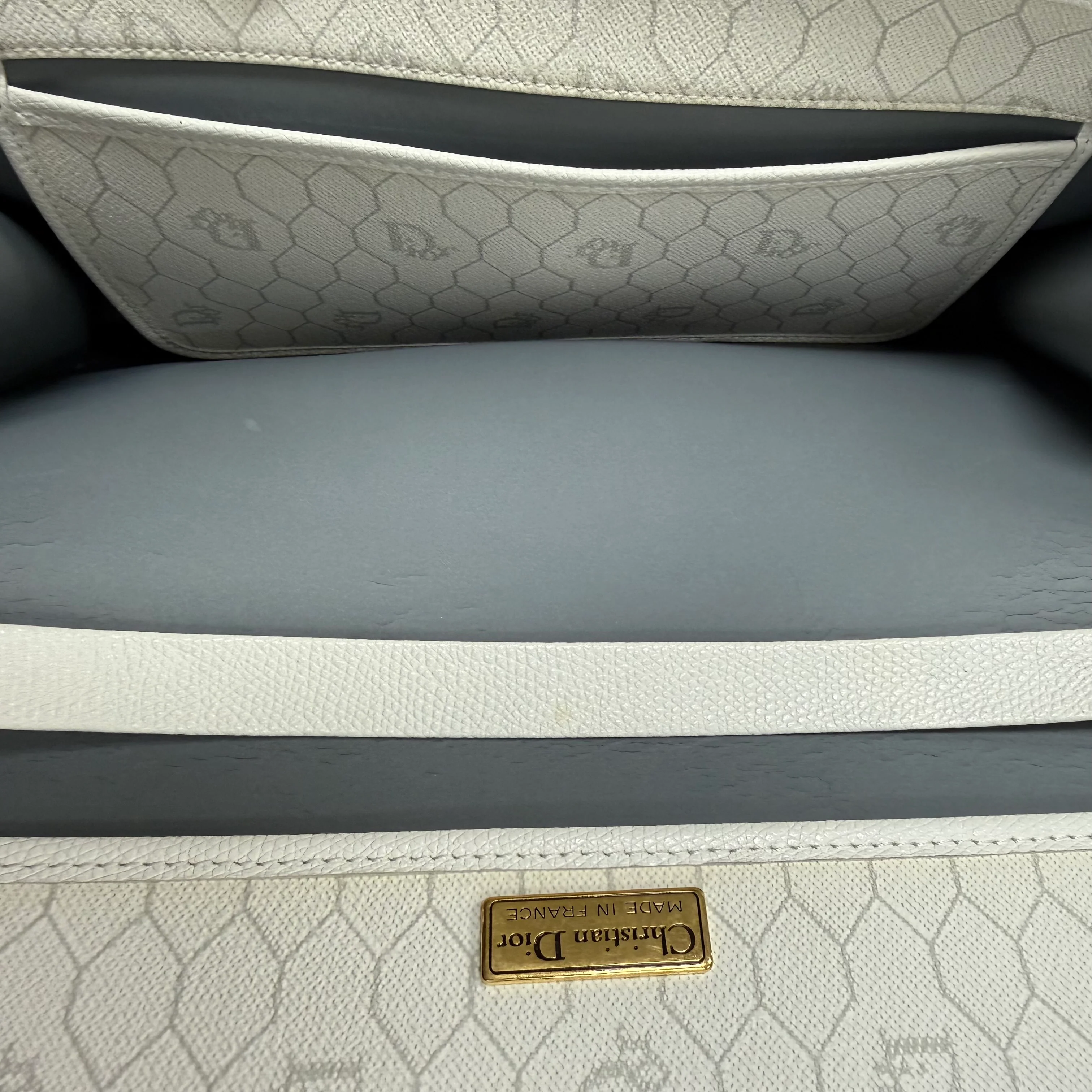 Dior | Vintage Honeycomb Canvas Chain Clutch – White & Grey (Excellent Condition) - Image 5