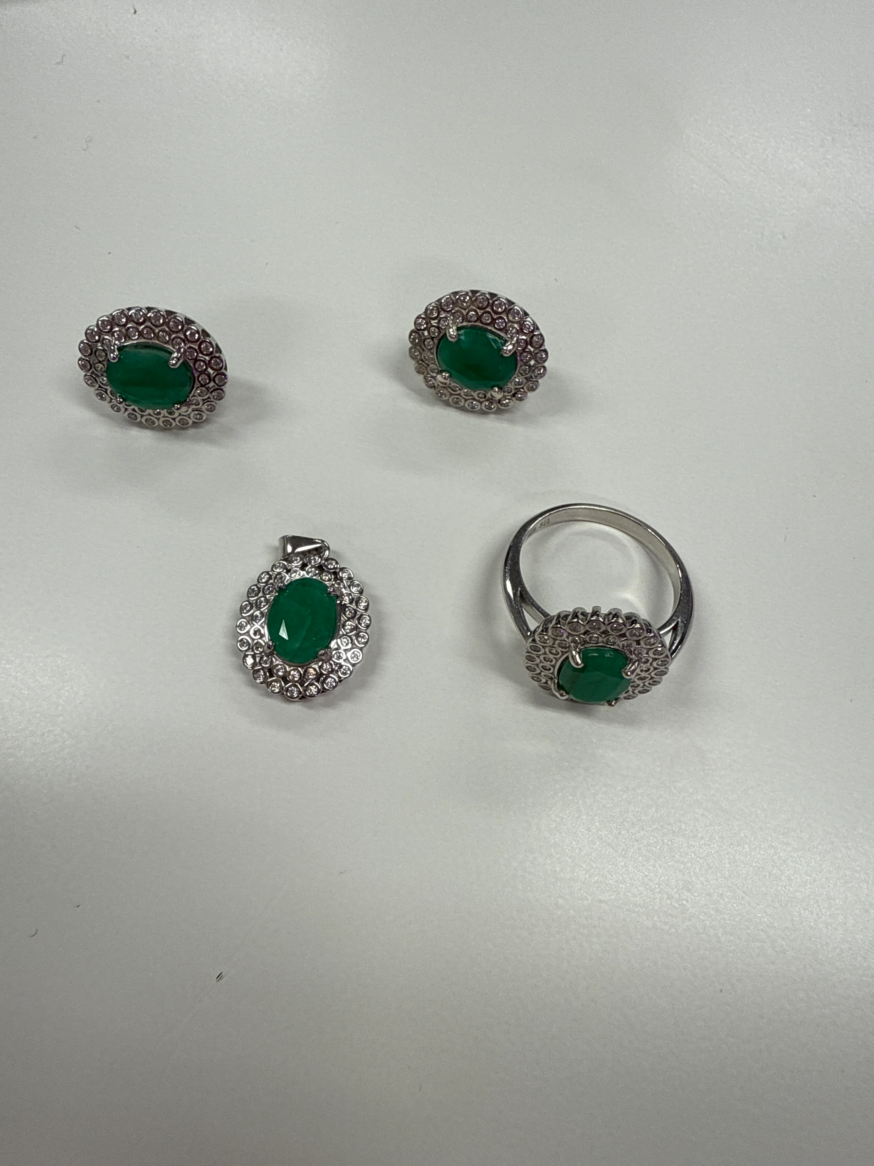 Emerald set