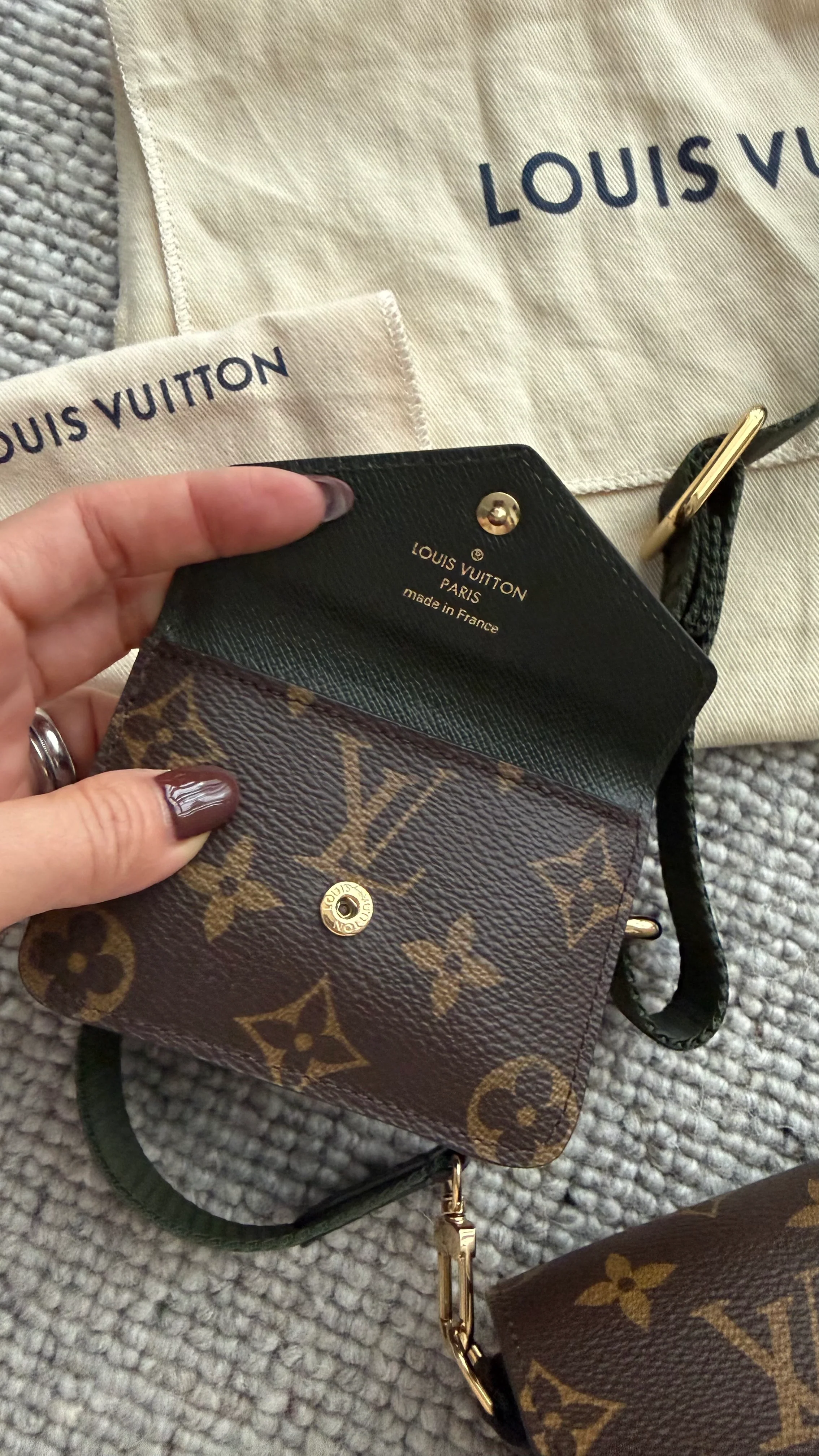 Louis Vuitton - cons - Image 7