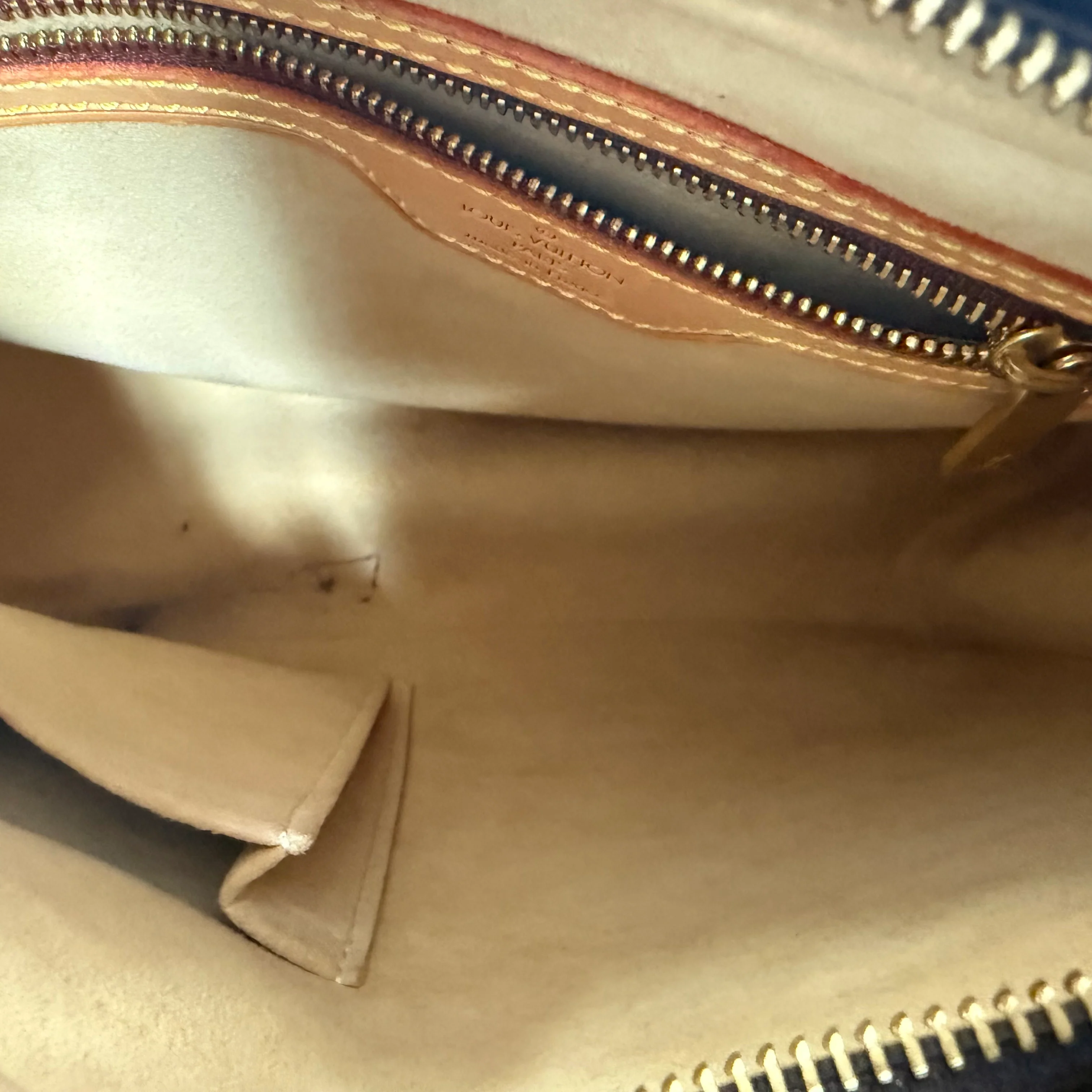Louis Vuitton | Looping MM Monogram Shoulder Bag – Brown Canvas & Vachetta Leather (Excellent Condition) - Image 6