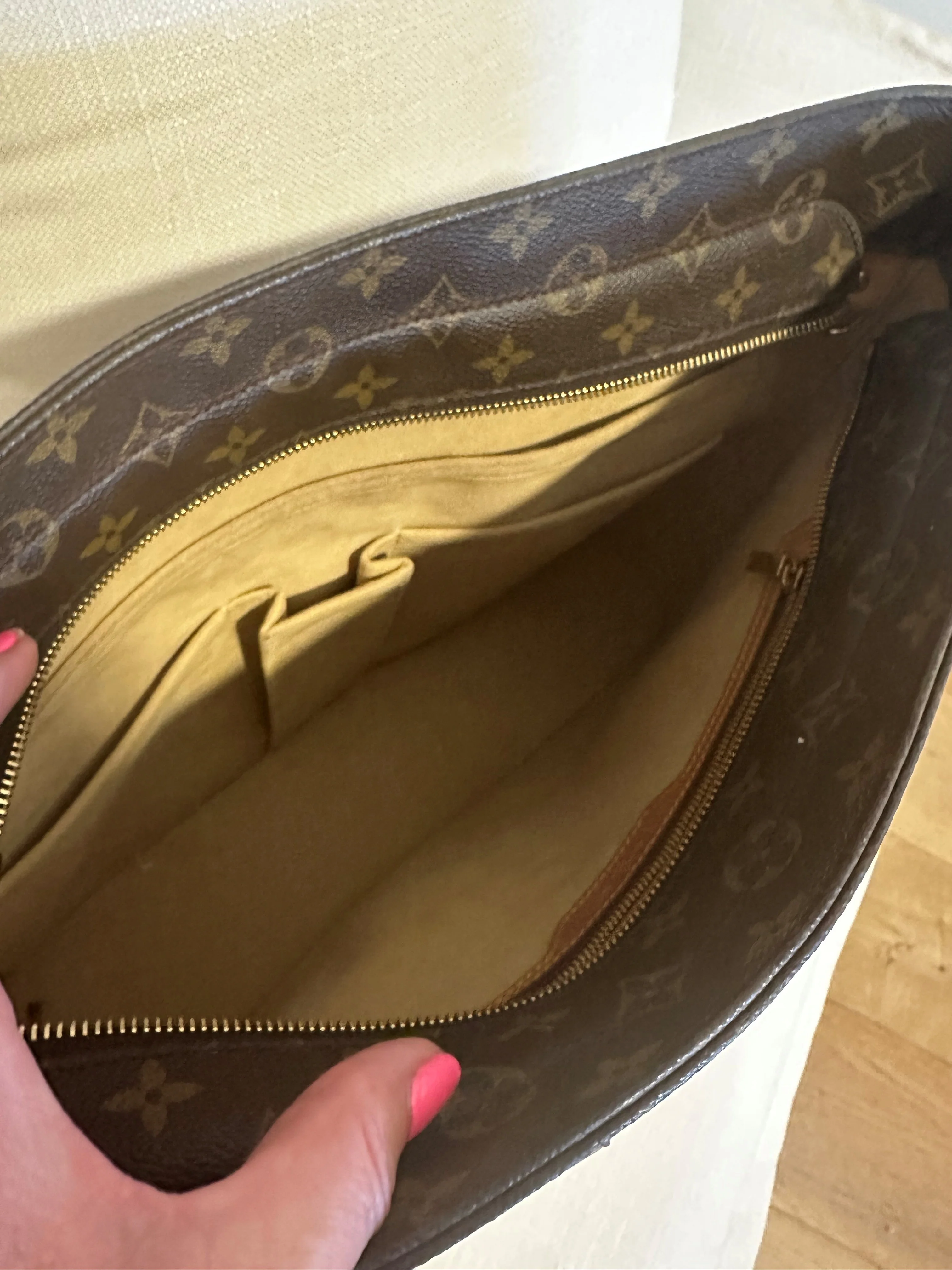 LV Mezzo Tote - cons - Image 2