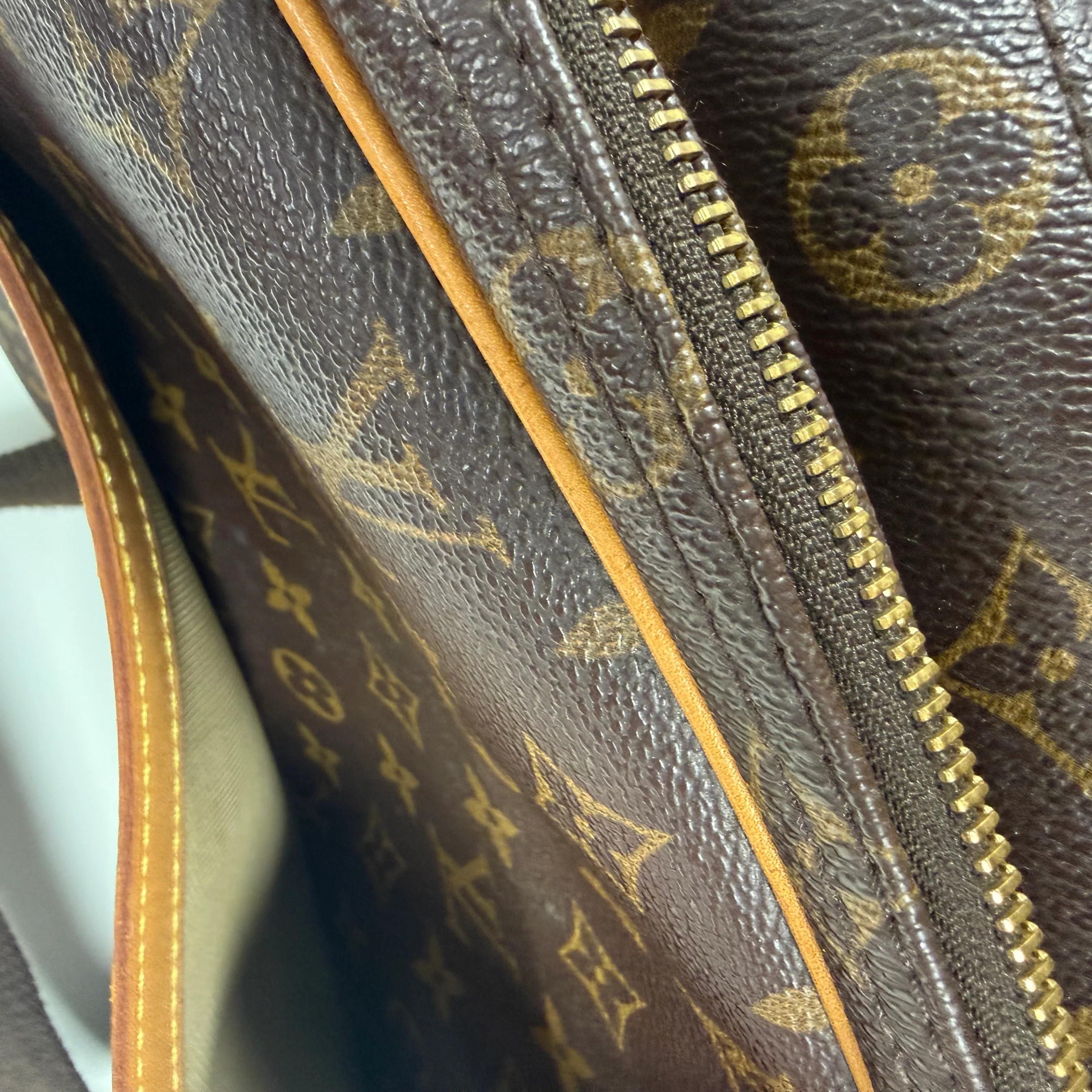 Louis Vuitton | Vintage Monogram Canvas Trouville Handbag (Excellent Condition) - Image 7