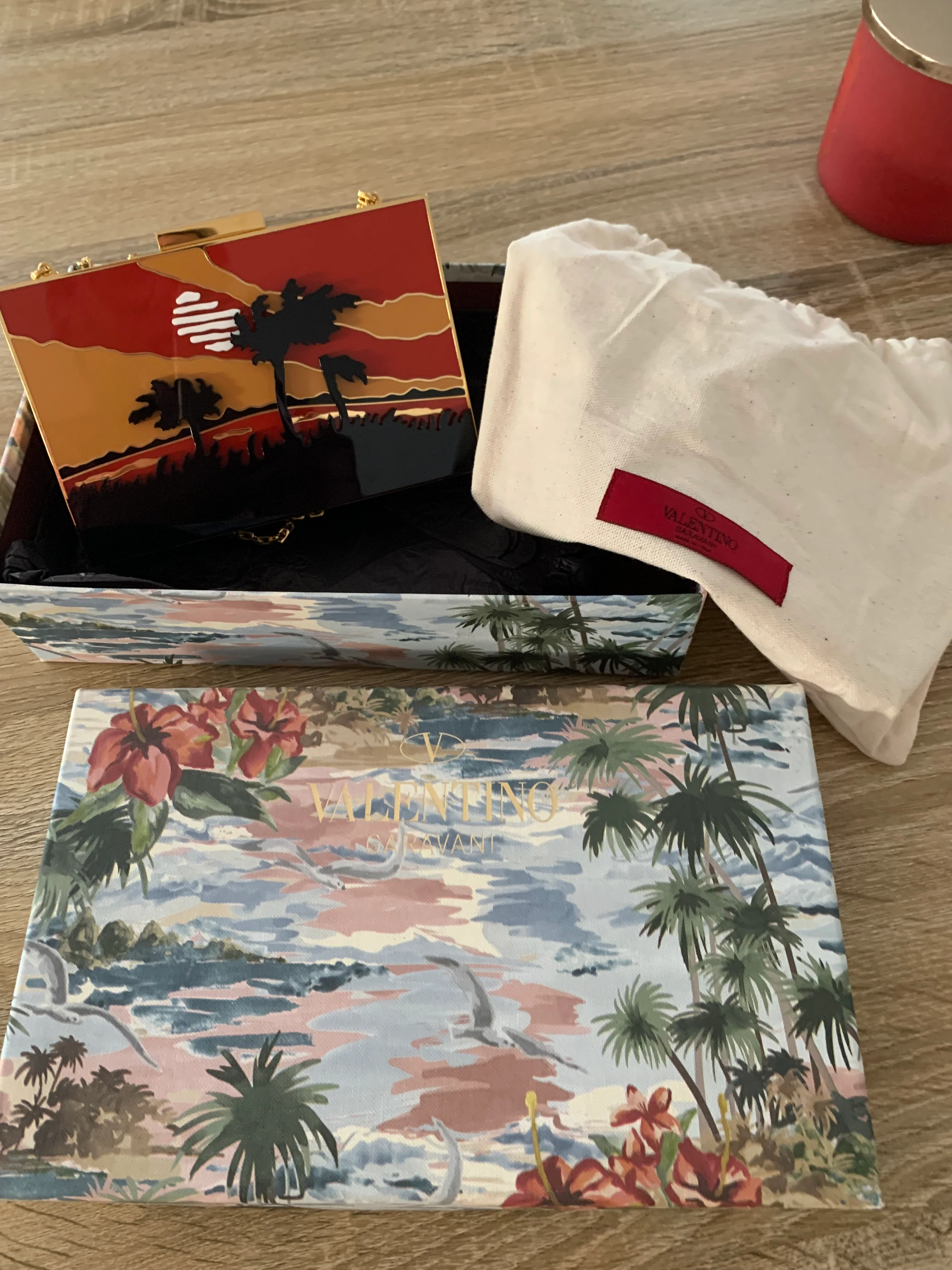Valentino - cons