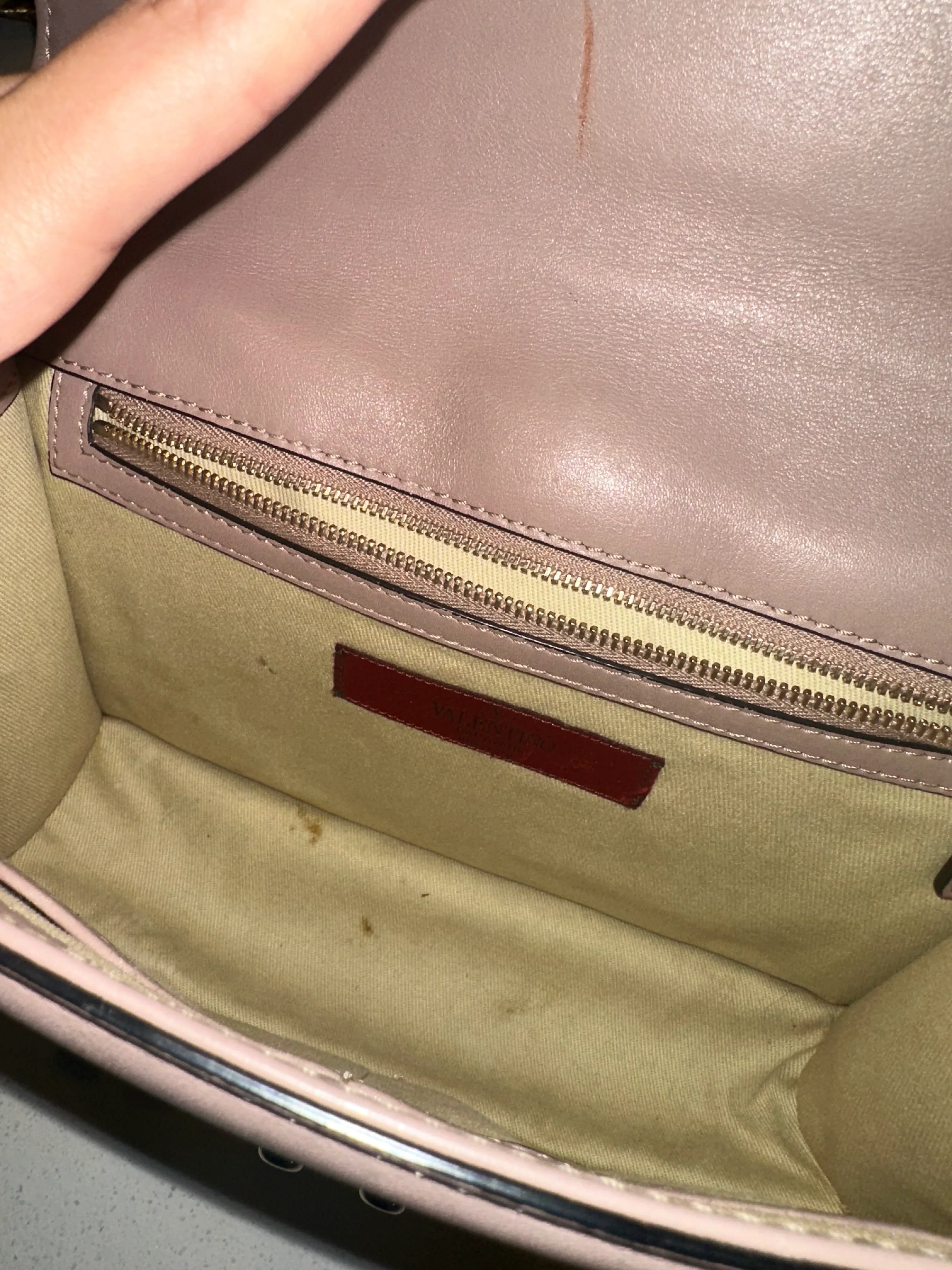 Valentino - cons - Image 2